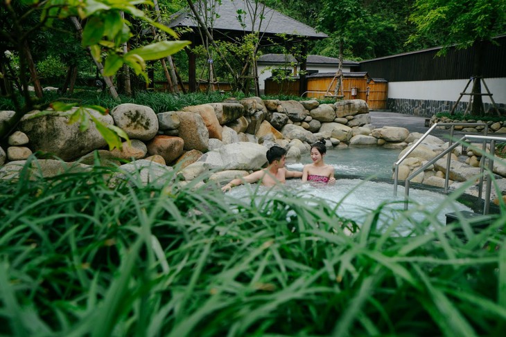 Onsen mùa hè - liệu pháp "vàng" cho thanh xuân - Ảnh 1.