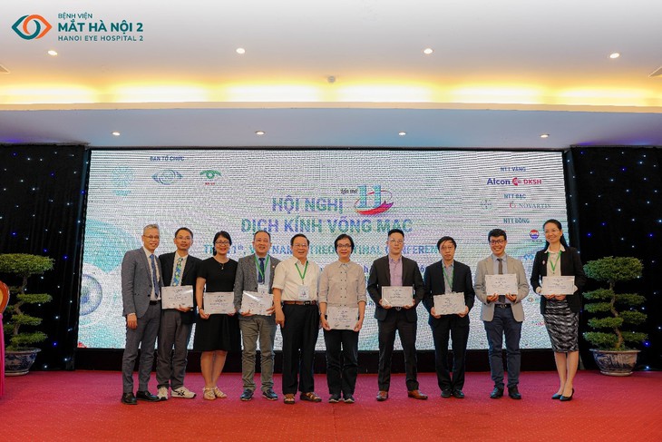 Quỹ Mắt Sáng 2023 của Bệnh viện Mắt Hà Nội 2 ủng hộ 250 triệu đồng cho bệnh nhân đáy mắt - Ảnh 1.