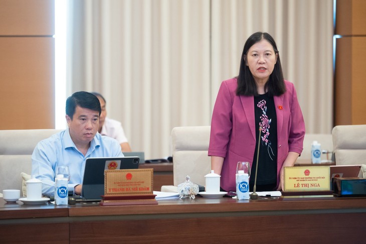 Cử tri, nhân dân lo lắng trước thực trạng phụ huynh xếp hàng thâu đêm nộp hồ sơ cho con vào THPT - Ảnh 2.