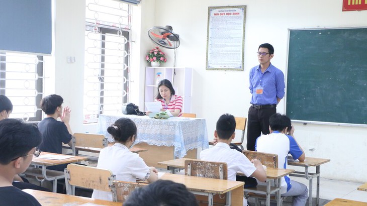 Việc phụ huynh tranh suất lớp 10 cho con, Sở GD&ĐT báo cáo gì? - Ảnh 2. Việc phụ huynh tranh suất lớp 10 cho con, Sở GD&ĐT báo cáo gì? - Ảnh 2.
