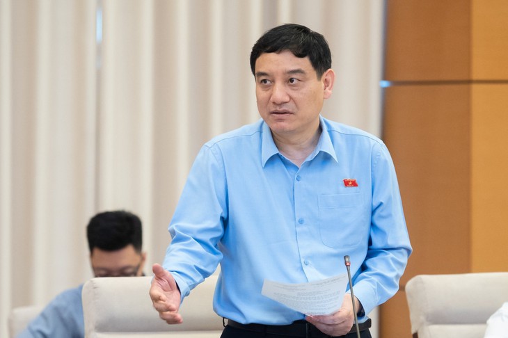 Cử tri, nhân dân lo lắng trước thực trạng phụ huynh xếp hàng thâu đêm nộp hồ sơ cho con vào THPT - Ảnh 3.
