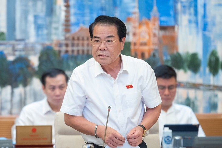Cử tri, nhân dân lo lắng trước thực trạng phụ huynh xếp hàng thâu đêm nộp hồ sơ cho con vào THPT - Ảnh 1.
