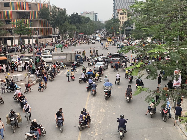 Hà Nội xử lý hơn 160.000 vi phạm trật tự ATGT trong 6 tháng đầu năm - Ảnh 1.