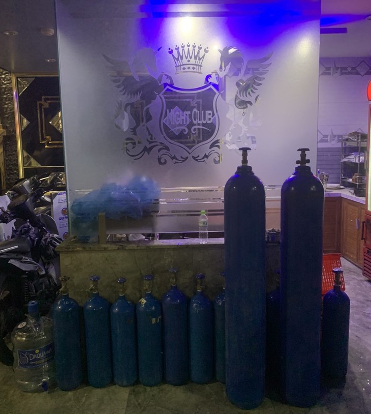 Tạm giữ 12 đối tượng có hành vi mua bán, sử dụng ma túy tại nhà hàng Night Club - Ảnh 1. Tạm giữ 12 đối tượng có hành vi mua bán, sử dụng ma túy tại nhà hàng Night Club - Ảnh 1.