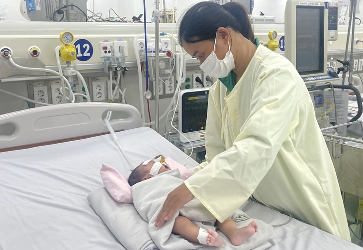 Tỷ lệ chuyển nặng của bệnh sốt xuất huyết và tay chân miệng ở TP. Hồ Chí Minh tăng mạnh  - Ảnh 1.