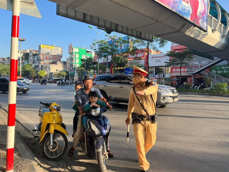 Đề xuất thêm trường hợp tham gia giao thông không cần mang giấy tờ và được "kẹp 3" - Ảnh 2. Đề xuất thêm trường hợp tham gia giao thông không cần mang giấy tờ và được "kẹp 3" - Ảnh 2.