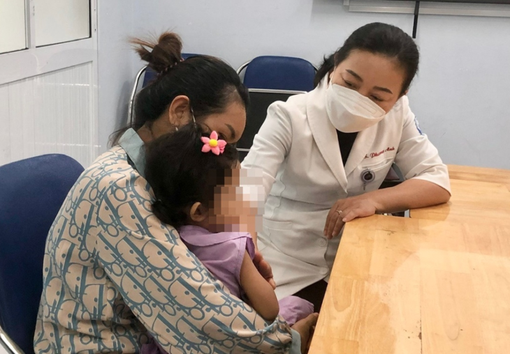 Cứu sống bé 3 tuổi bị lõm ngực nặng phải cắt phổi - Ảnh 1.