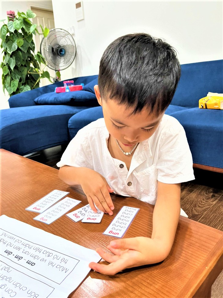 Học chữ trước lớp 1: Có nên "ép chín" con trẻ? - Ảnh 1.