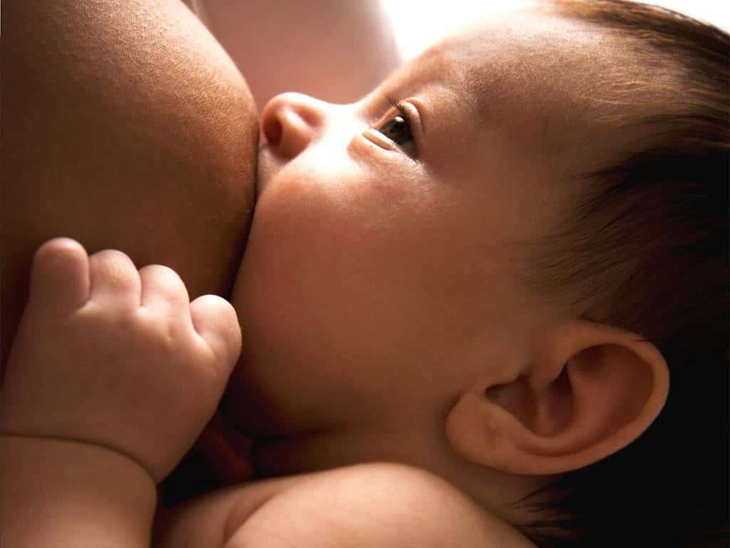 Hướng dẫn nuôi con bằng sữa mẹ hoàn toàn - Ảnh 2.