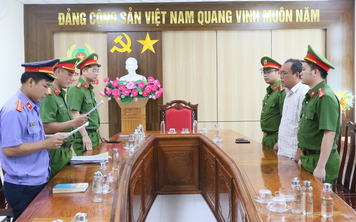 Bắt giám đốc và kế toán mua hóa đơn khống để chiếm đoạt tiền thuế
