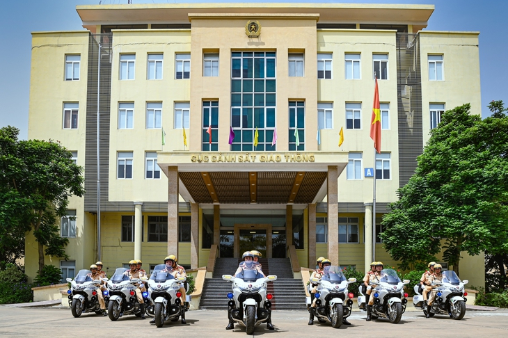 Hàng chục "siêu mô tô" được bàn giao lực lượng CSGT 11 tỉnh, thành phố - Ảnh 1. Hàng chục "siêu mô tô" được bàn giao lực lượng CSGT 11 tỉnh, thành phố - Ảnh 1.