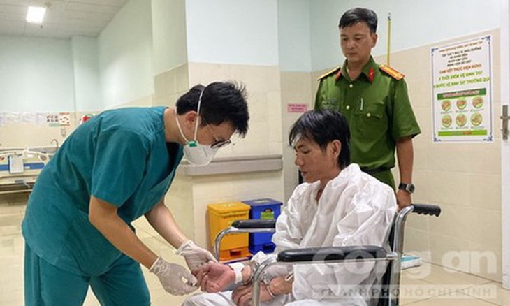 Bắt đối tượng xông vào trụ sở tấn công cán bộ Công an phường ở TP.HCM - Ảnh 1.