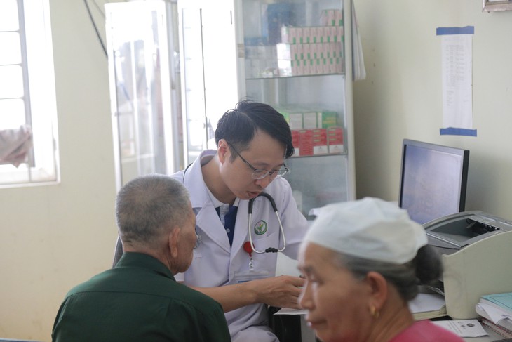 Đưa thầy thuốc về vùng sâu, vùng xa khám bệnh miễn phí - Ảnh 5.