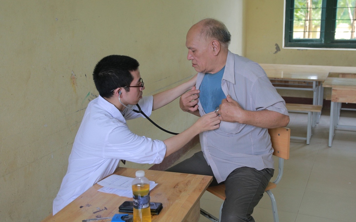 Đưa thầy thuốc về vùng sâu, vùng xa khám bệnh miễn phí