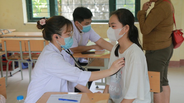 Đưa thầy thuốc về vùng sâu, vùng xa khám bệnh miễn phí - Ảnh 10.