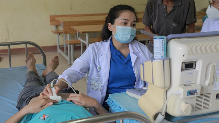 Đưa thầy thuốc về vùng sâu, vùng xa khám bệnh miễn phí - Ảnh 14.