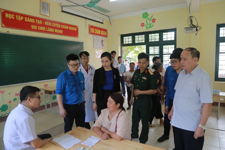 Đưa thầy thuốc về vùng sâu, vùng xa khám bệnh miễn phí - Ảnh 3.