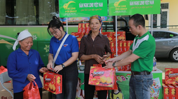Đưa thầy thuốc về vùng sâu, vùng xa khám bệnh miễn phí - Ảnh 17.