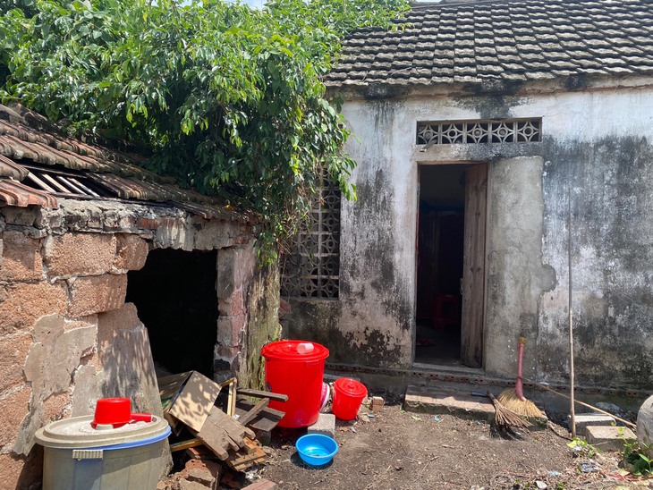 MS 860: Mong ước của người phụ nữ “đầu gối quá tai” trong căn nhà đổ nát vỏn vẹn 16m2 - Ảnh 3. MS 860: Mong ước của người phụ nữ “đầu gối quá tai” trong căn nhà đổ nát vỏn vẹn 16m2 - Ảnh 3.