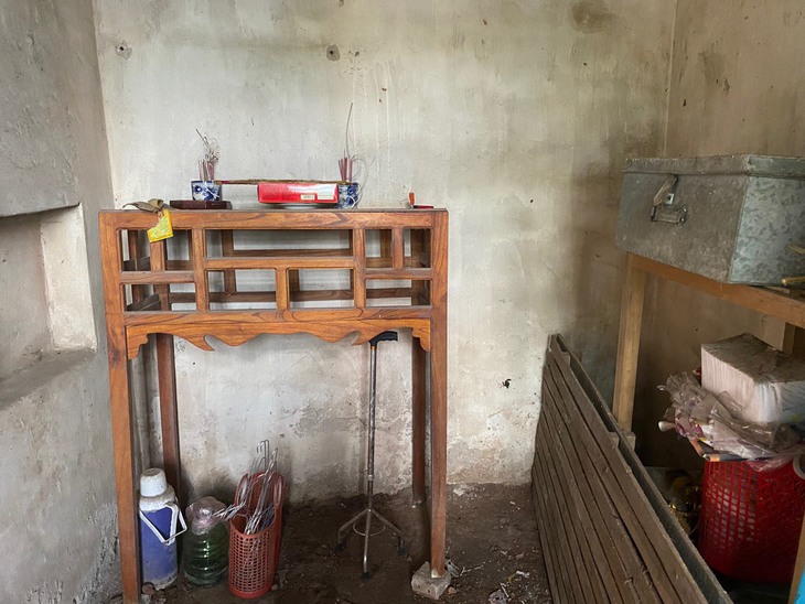 MS 860: Mong ước của người phụ nữ “đầu gối quá tai” trong căn nhà đổ nát vỏn vẹn 16m2 - Ảnh 5. MS 860: Mong ước của người phụ nữ “đầu gối quá tai” trong căn nhà đổ nát vỏn vẹn 16m2 - Ảnh 5.