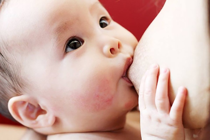Nuôi con khi mẹ không đủ sữa và cách gọi sữa tràn trề - Ảnh 2.
