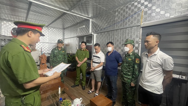 Bắt giám đốc nhận 1,3 tỉ đồng hứa 'chạy án' giết người - Ảnh 2.