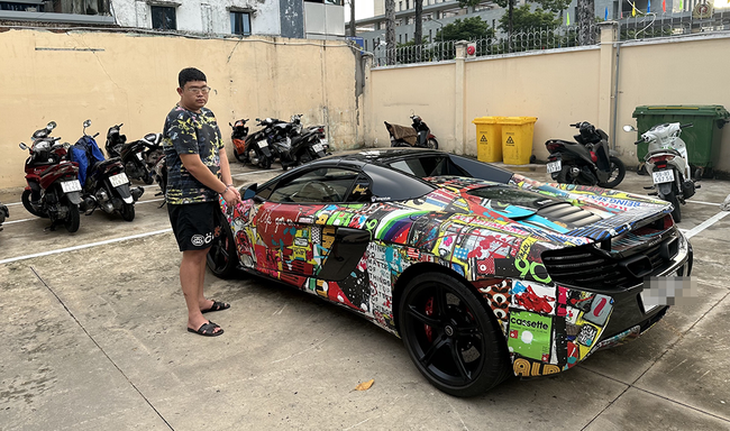 Khai trương được hơn 1 tháng, ông chủ Phan Công Khanh bị bắt, showroom bị dỡ bỏ - Ảnh 2. Khai trương được hơn 1 tháng, ông chủ Phan Công Khanh bị bắt, showroom bị dỡ bỏ - Ảnh 2.