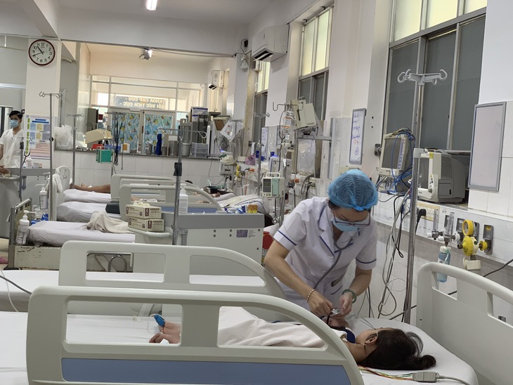 Bộ Y tế: Hiện còn tồn 7.432 túi dung dịch cao phân tử điều trị bệnh nhân sốc sốt xuất huyết Dengue nặng - Ảnh 1. Bộ Y tế: Hiện còn tồn 7.432 túi dung dịch cao phân tử điều trị bệnh nhân sốc sốt xuất huyết Dengue nặng - Ảnh 1.