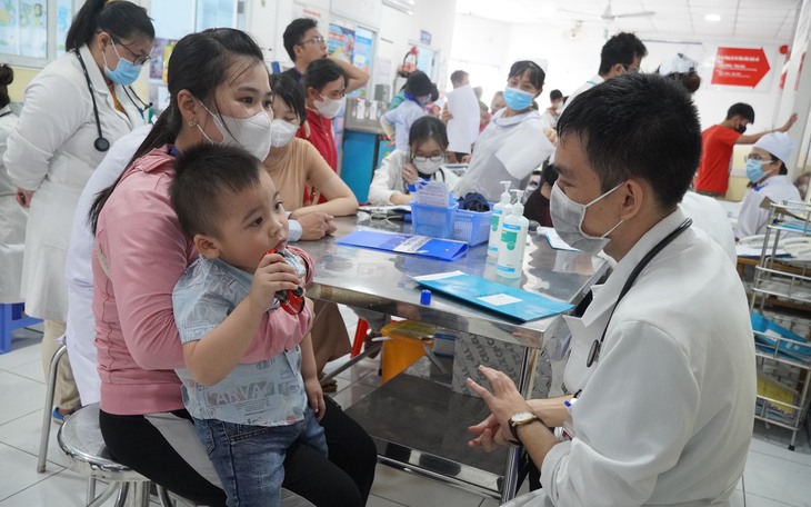 TP.HCM: Bệnh tay chân miệng tiến sát 'đỉnh dịch'