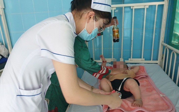 Bệnh nhi mắc tay chân miệng thể nặng tăng, lưu ý đặc biệt cho cha mẹ