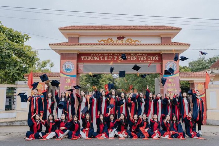 Thành tích 'khủng' của 2 lớp trường huyện trong kỳ thi THPT - Ảnh 3.