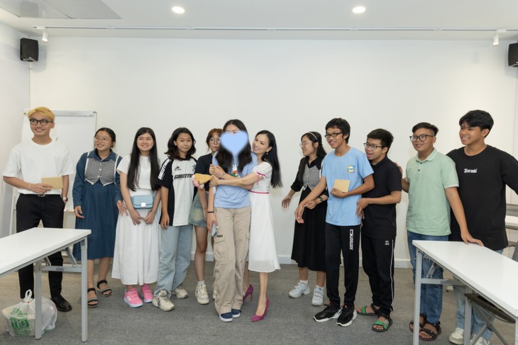 Con gái giấu kín của Hà Phương và chồng tỷ phú: Chiều cao vượt mẹ, học vấn xuất sắc - Ảnh 3. Con gái giấu kín của Hà Phương và chồng tỷ phú: Chiều cao vượt mẹ, học vấn xuất sắc - Ảnh 3.
