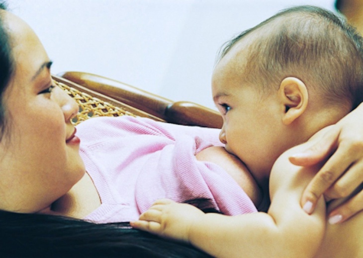 Nuôi con bằng sữa mẹ cho trẻ sinh nhẹ cân - Ảnh 2.