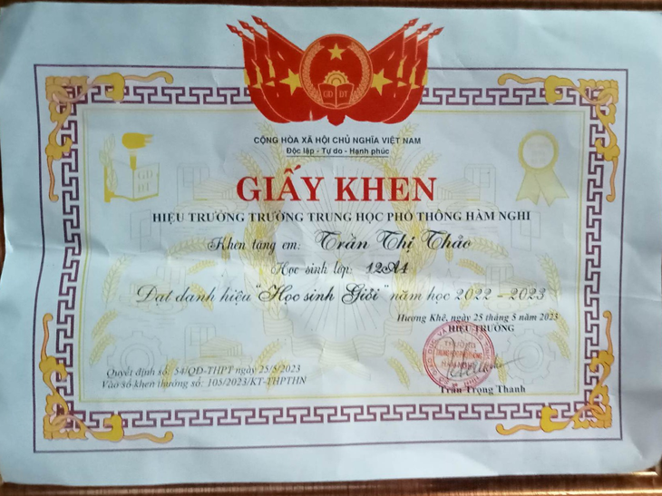 Nữ sinh nghèo đạt thủ khoa khối C00 ngập ngừng trước cánh cổng đại học - Ảnh 3.