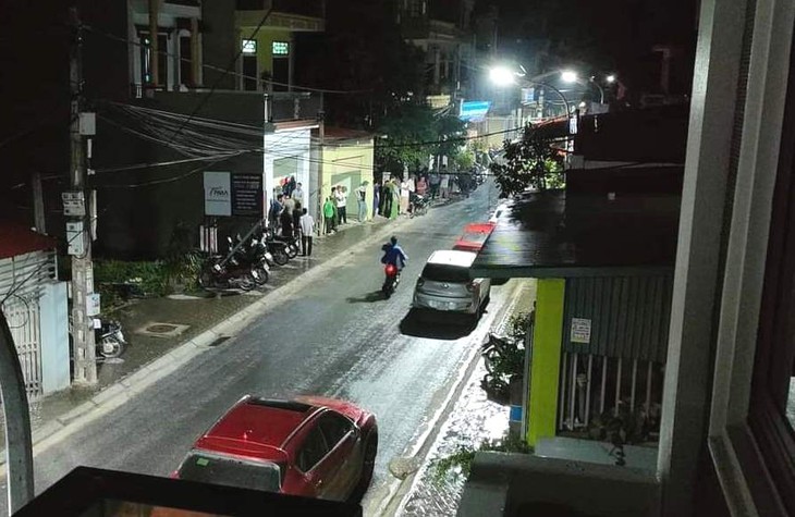 Mâu thuẫn gia đình, bố đẻ cầm dao sát hại con trai tử vong rồi đến công an đầu thú - Ảnh 1.