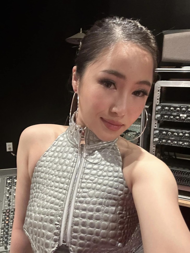 Ngoại hình của Hương Tràm thay đổi như thế nào sau 4 năm sang Mỹ du học? - Ảnh 3. Ngoại hình của Hương Tràm thay đổi như thế nào sau 4 năm sang Mỹ du học? - Ảnh 3.