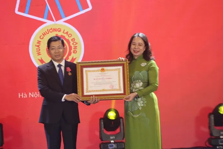 Cục Báo chí kỷ niệm 20 năm thành lập và đón nhận Huân chương Lao động hạng Nhì - Ảnh 2. Cục Báo chí kỷ niệm 20 năm thành lập và đón nhận Huân chương Lao động hạng Nhì - Ảnh 2.