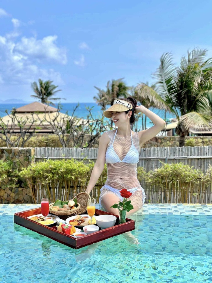 "Hoa hậu của các Hoa hậu" khoe dáng mẹ 4 con tiết lộ bí quyết ăn có đường cong cực phẩm - Ảnh 3.