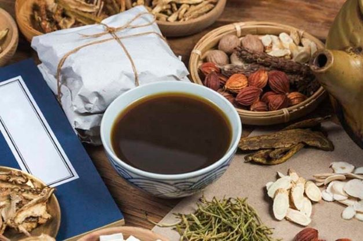 Tại sao khi uống thuốc đông y thường kiêng đồ tanh? - Ảnh 1.