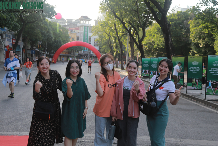 Người dân thích thú trải nghiệm Ngày Dinh dưỡng cộng đồng Việt Nam - Ảnh 1. Người dân thích thú trải nghiệm Ngày Dinh dưỡng cộng đồng Việt Nam - Ảnh 1.