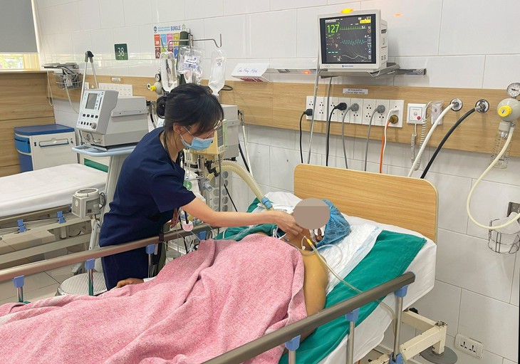 Cả gia đình nhập viện sau ăn nấm rừng - Ảnh 2.