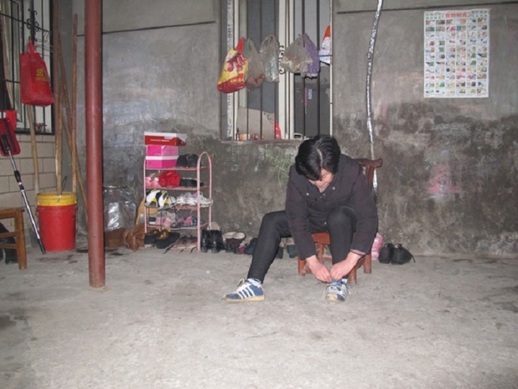 Người mẹ già đi bộ 10km mỗi ngày trong 7 tháng để cứu sống con trai giờ ra sao sau 14 năm? - Ảnh 2. Người mẹ già đi bộ 10km mỗi ngày trong 7 tháng để cứu sống con trai giờ ra sao sau 14 năm? - Ảnh 2.
