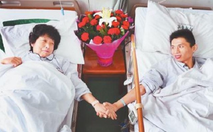 Người mẹ già đi bộ 10km mỗi ngày trong 7 tháng để cứu sống con trai giờ ra sao sau 14 năm? - Ảnh 3. Người mẹ già đi bộ 10km mỗi ngày trong 7 tháng để cứu sống con trai giờ ra sao sau 14 năm? - Ảnh 3.