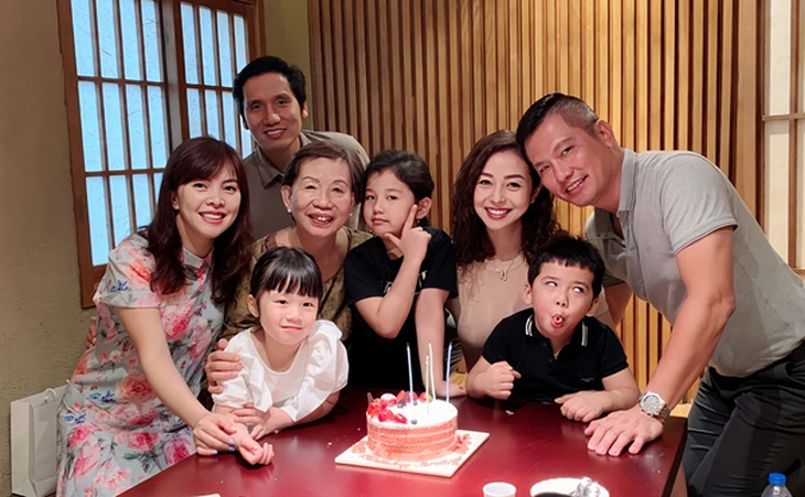 Mẹ chồng của Hoa hậu Jennifer Phạm: Doanh nhân quyền lực vẫn làm một việc bình dị vì con dâu - Ảnh 7. Mẹ chồng của Hoa hậu Jennifer Phạm: Doanh nhân quyền lực vẫn làm một việc bình dị vì con dâu - Ảnh 7.