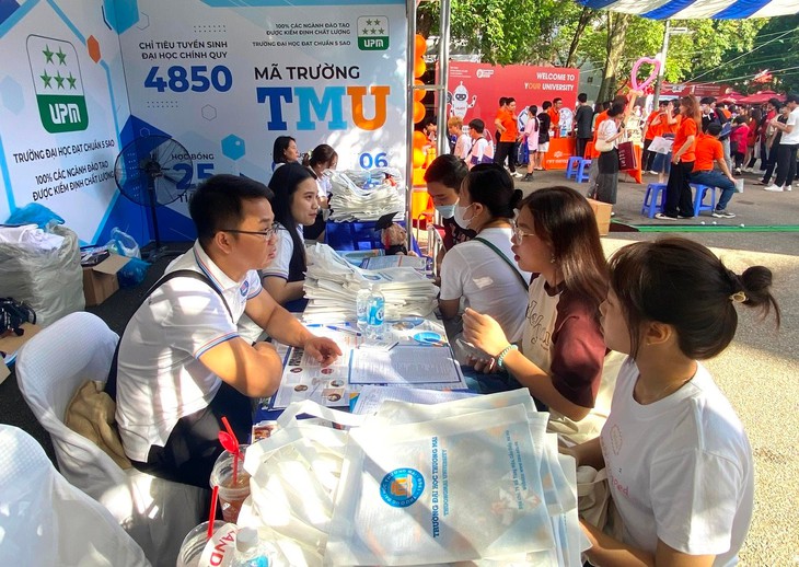 72.000 thí sinh chỉ đăng ký một nguyện vọng duy nhất, Bộ GD&ĐT cảnh báo - Ảnh 3. 72.000 thí sinh chỉ đăng ký một nguyện vọng duy nhất, Bộ GD&ĐT cảnh báo - Ảnh 3.