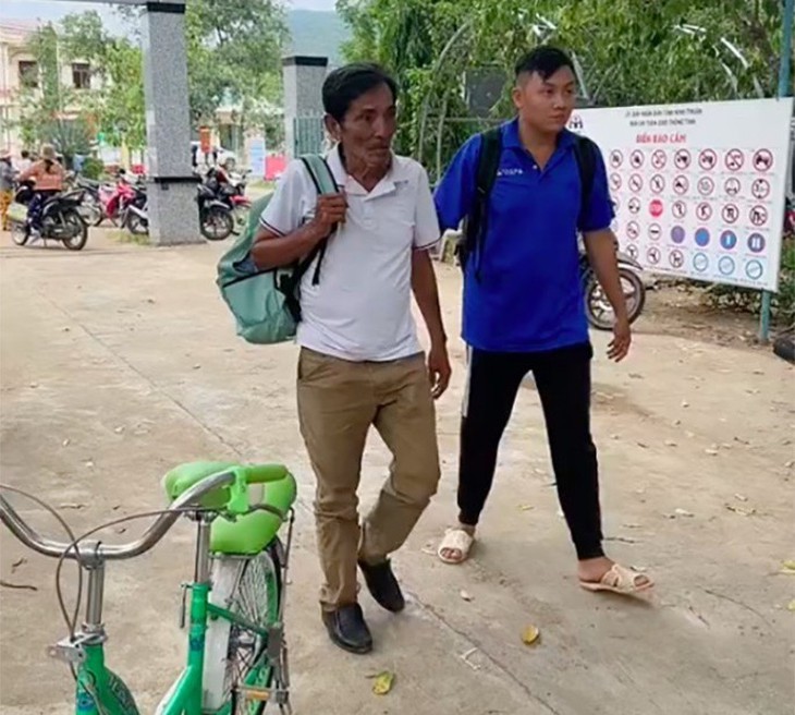 Hình ảnh mới nhất của nghệ sĩ Thương Tín khiến nhiều khán giả xót xa - Ảnh 1.