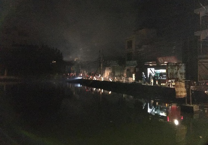 Cháy lớn tại xưởng mây tre đan ở Hoài Đức - Ảnh 3. Cháy lớn tại xưởng mây tre đan ở Hoài Đức - Ảnh 3.