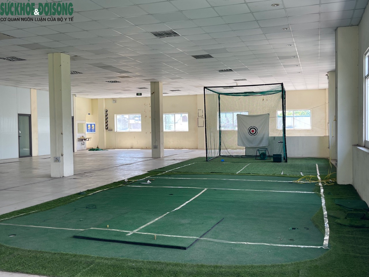 Cận cảnh chợ dân sinh Lĩnh Nam (Hà Nội) bỏ hoang nhiều năm, xuống cấp nghiêm trọng - Ảnh 6.