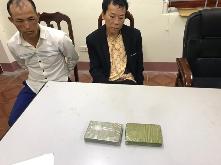 Bắt quả tang 2 đối tượng tàng trữ trái phép 2 bánh heroin - Ảnh 1.