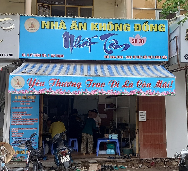 Ấm áp tình người ở nhà ăn 0 đồng - Ảnh 2. Ấm áp tình người ở nhà ăn 0 đồng - Ảnh 2.